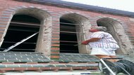 Maurerarbeiten zur Vorbereitung des Fenstereinbaus